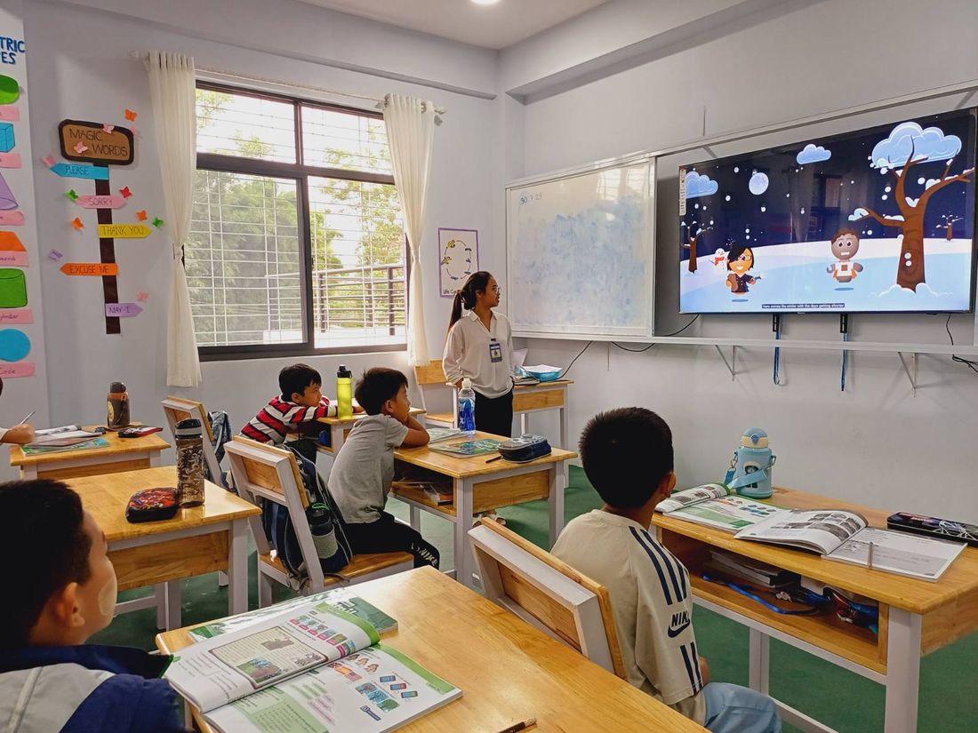 Students learning in a bright EDU classroom
